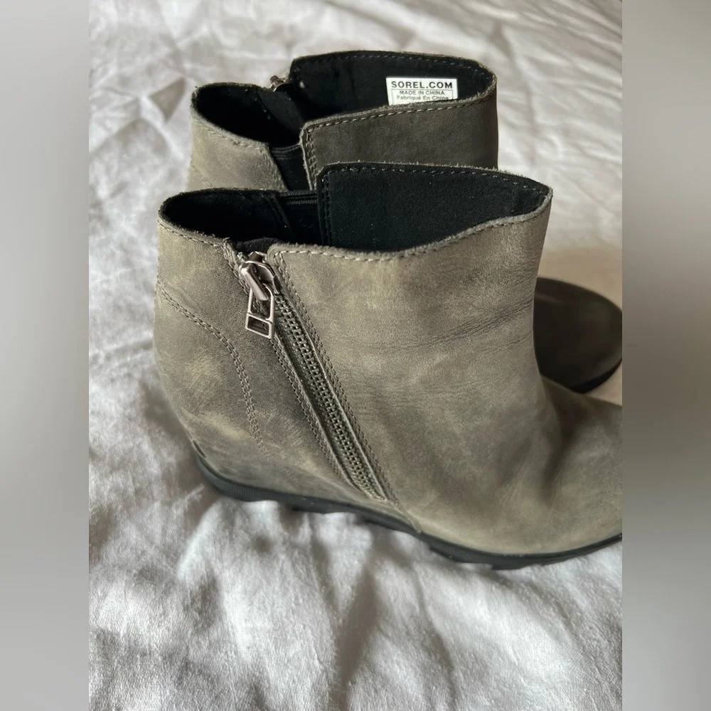 Sorel Gray Leather Boots with Structured Heel - Picture 4 of 8